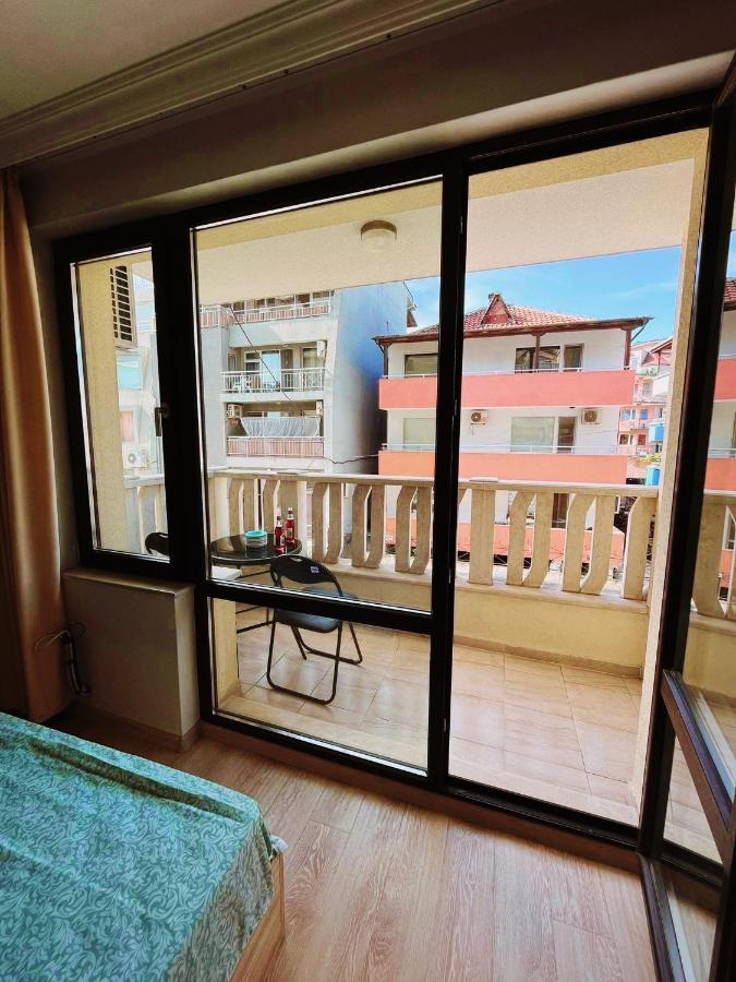 Lovely Studio Apartment On The Beach بورغاس المظهر الخارجي الصورة